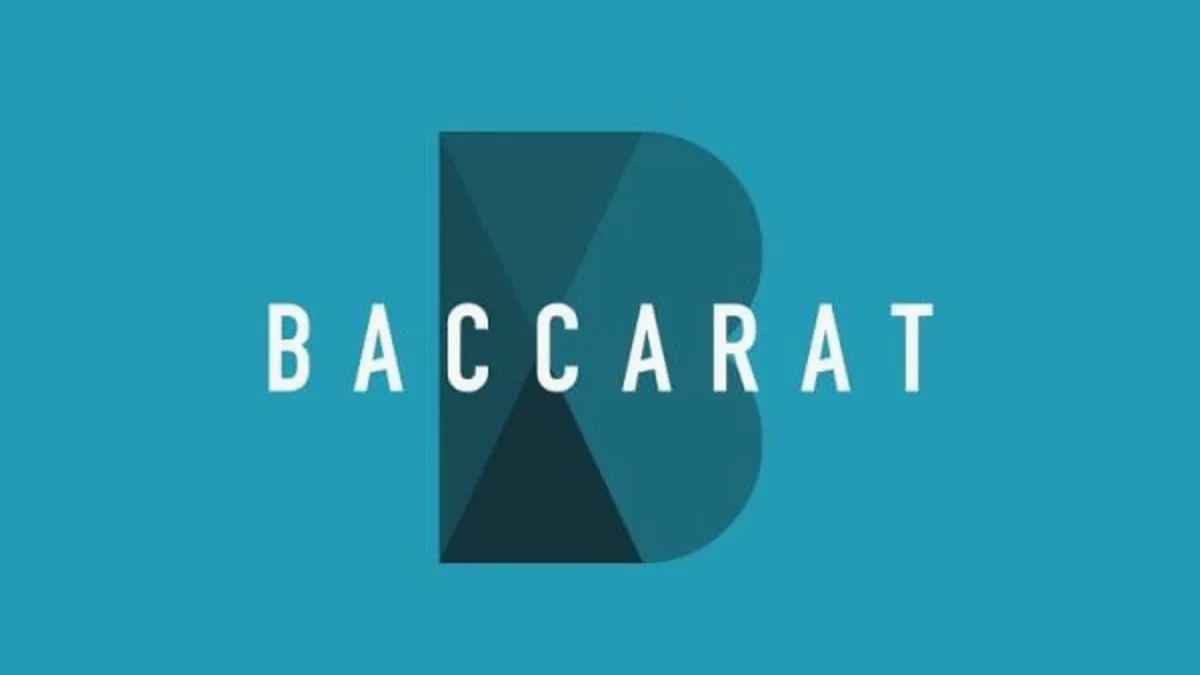 Mesa de Baccarat digital em ambiente de cassino clássico